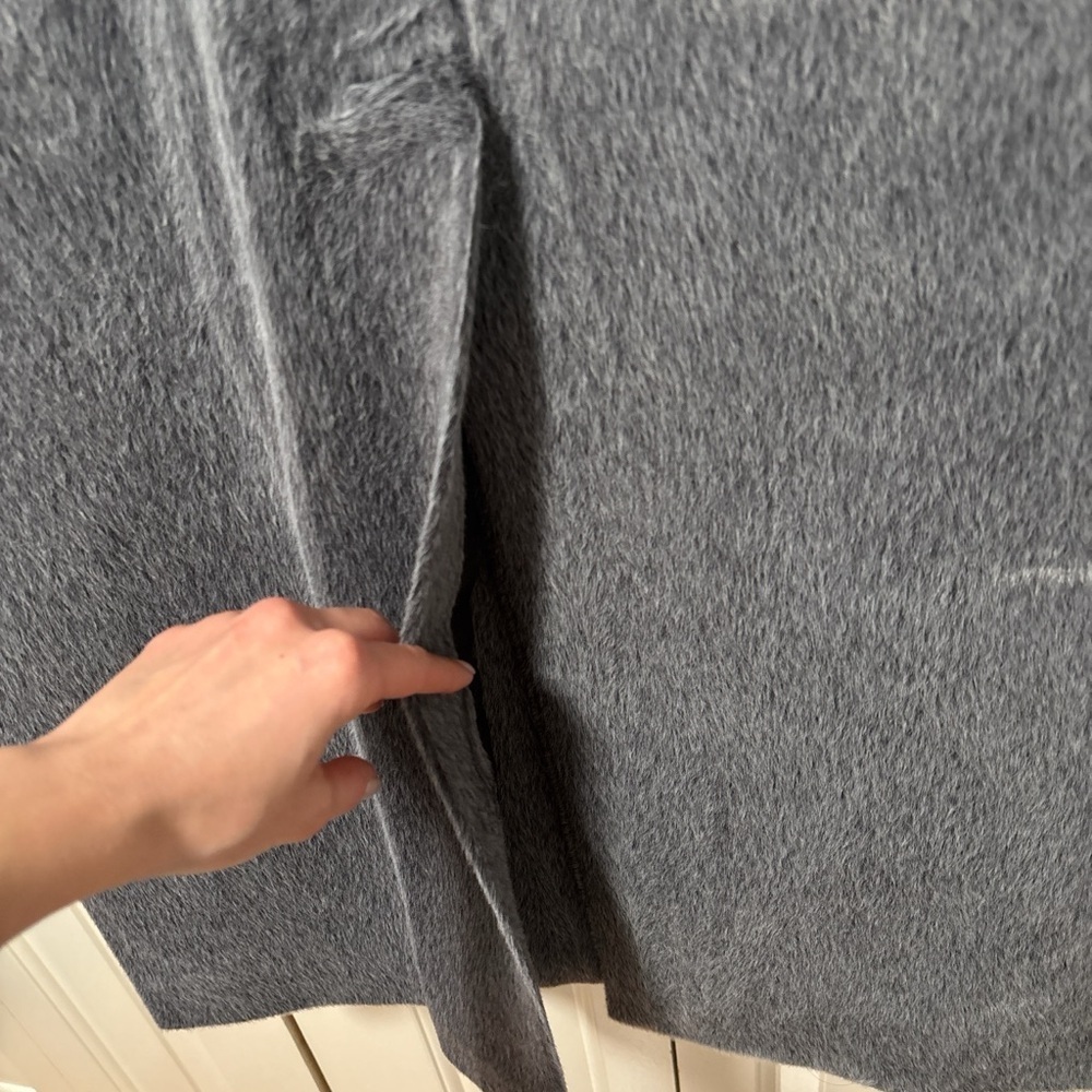Elegant Oversized Winter Overcoat - Picture 11 of 11